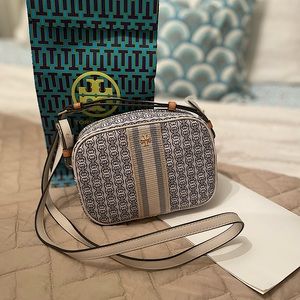 NEVER WORN Tory Burch Gemini Link Crossbody Bag in Light Blue